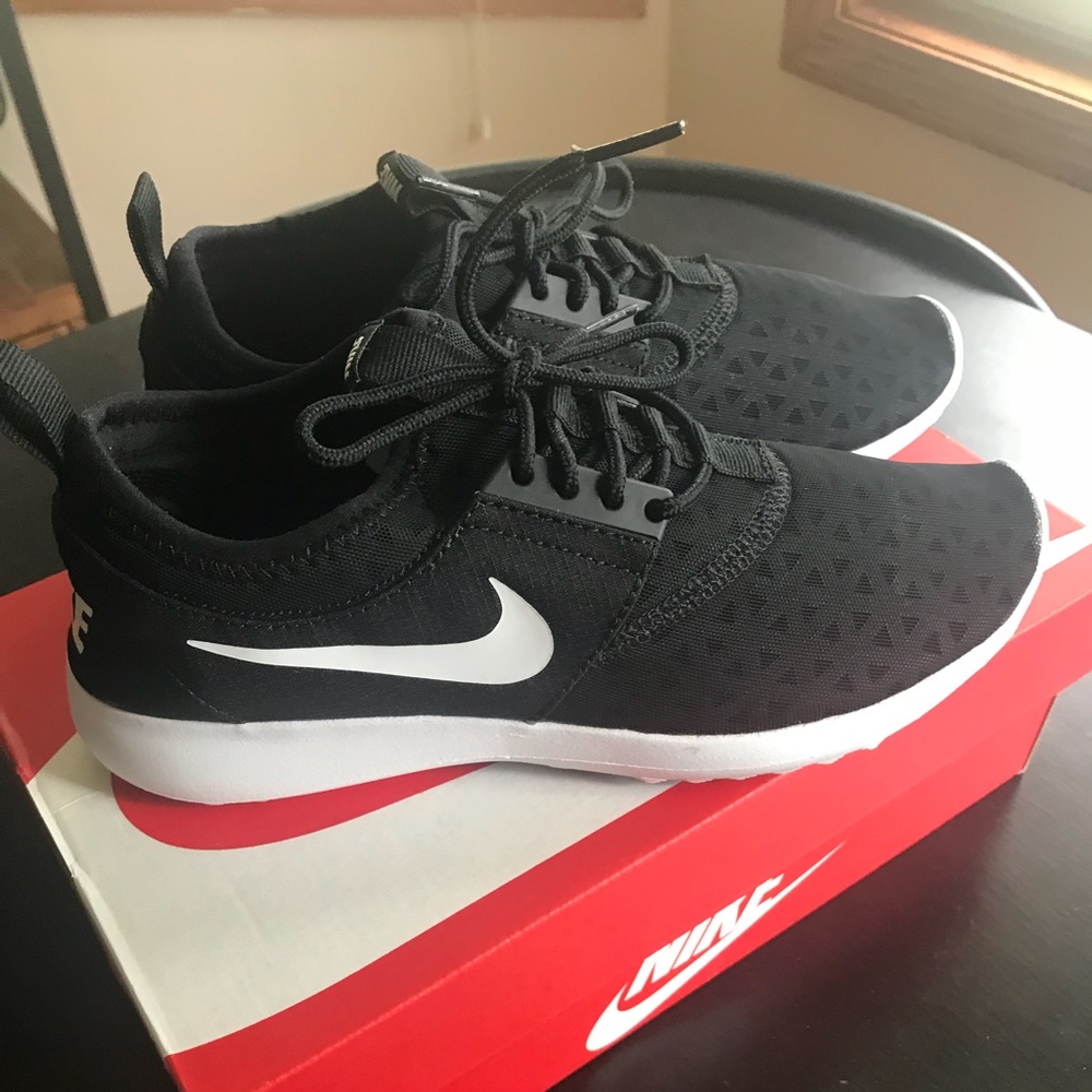 Nike Juvenate (Women’s)- Black Mesh